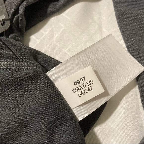 NWT Reebok Top | Size S | Grey | Speedwick | Mock Turtle 1/4 Zip | Long Sleeves - Picture 6 of 8